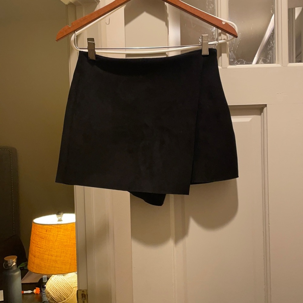 Black Zara suede skort